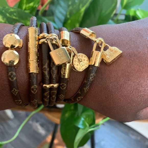 👗👛👜. Check out my closet👜👚👛 - Picture 5 of 17